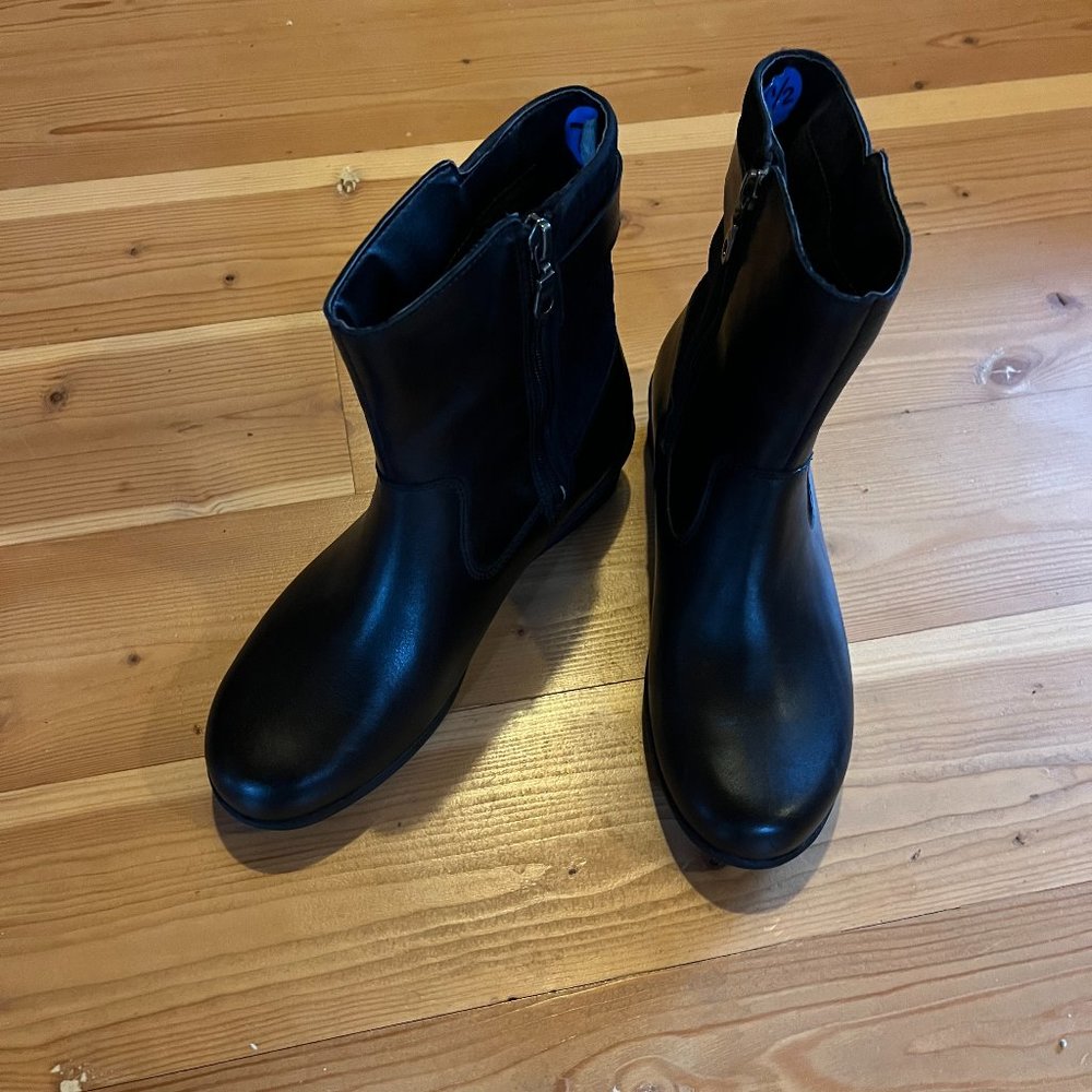 New! Aravon Black Leather Ankle Boots, US 7.5